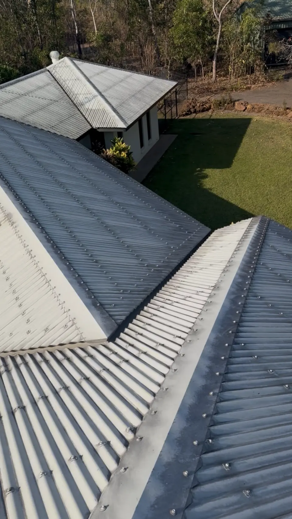 Corrugated roof before cleaning